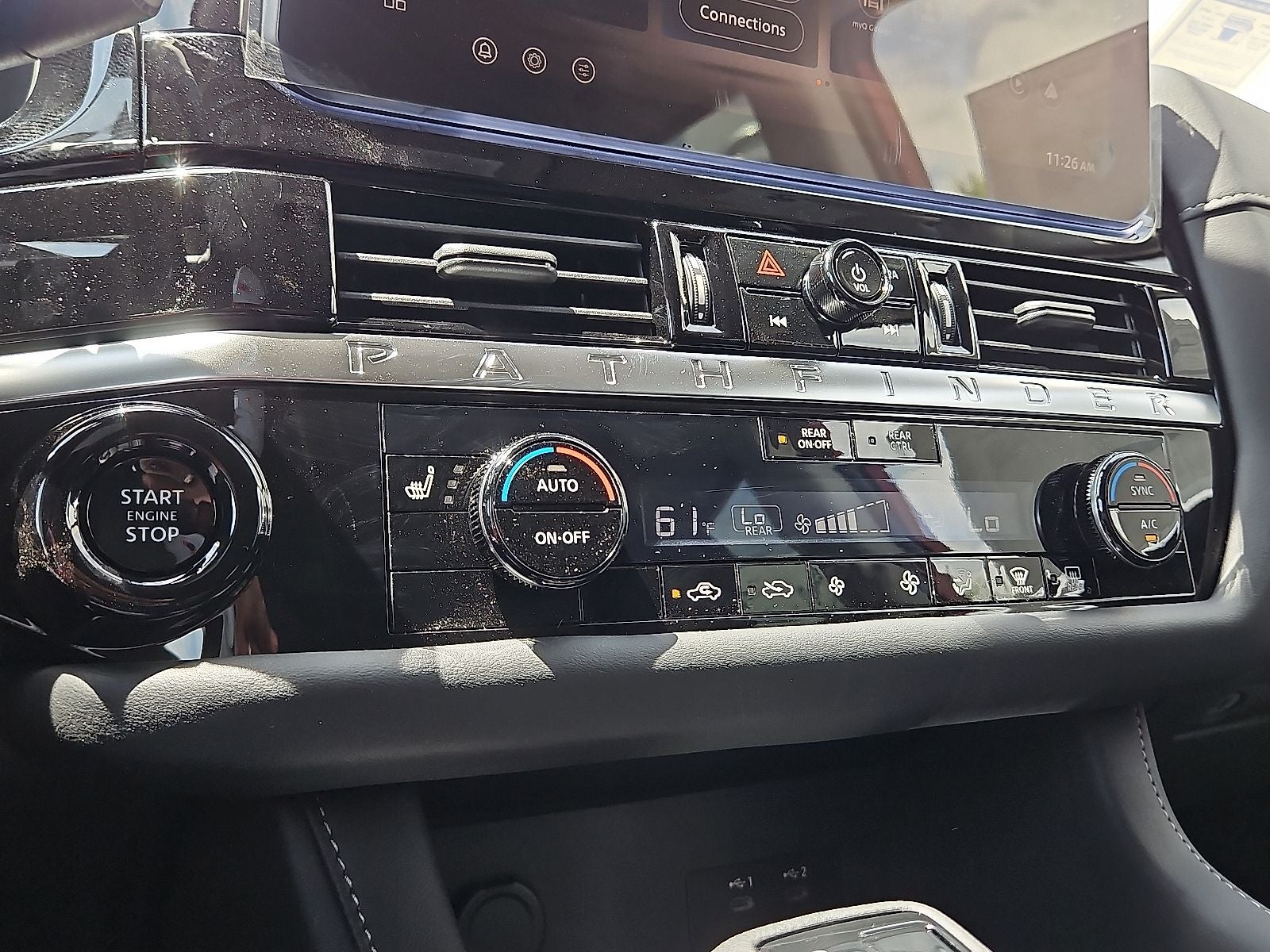 2026 Nissan Pathfinder SV