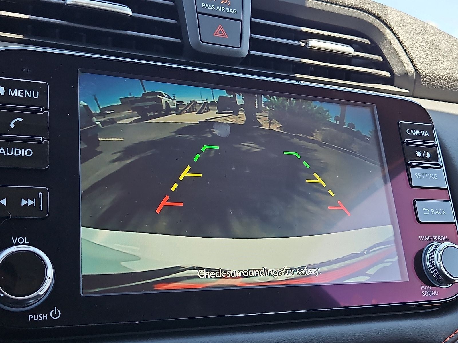 2025 Nissan Versa 1.6 SR