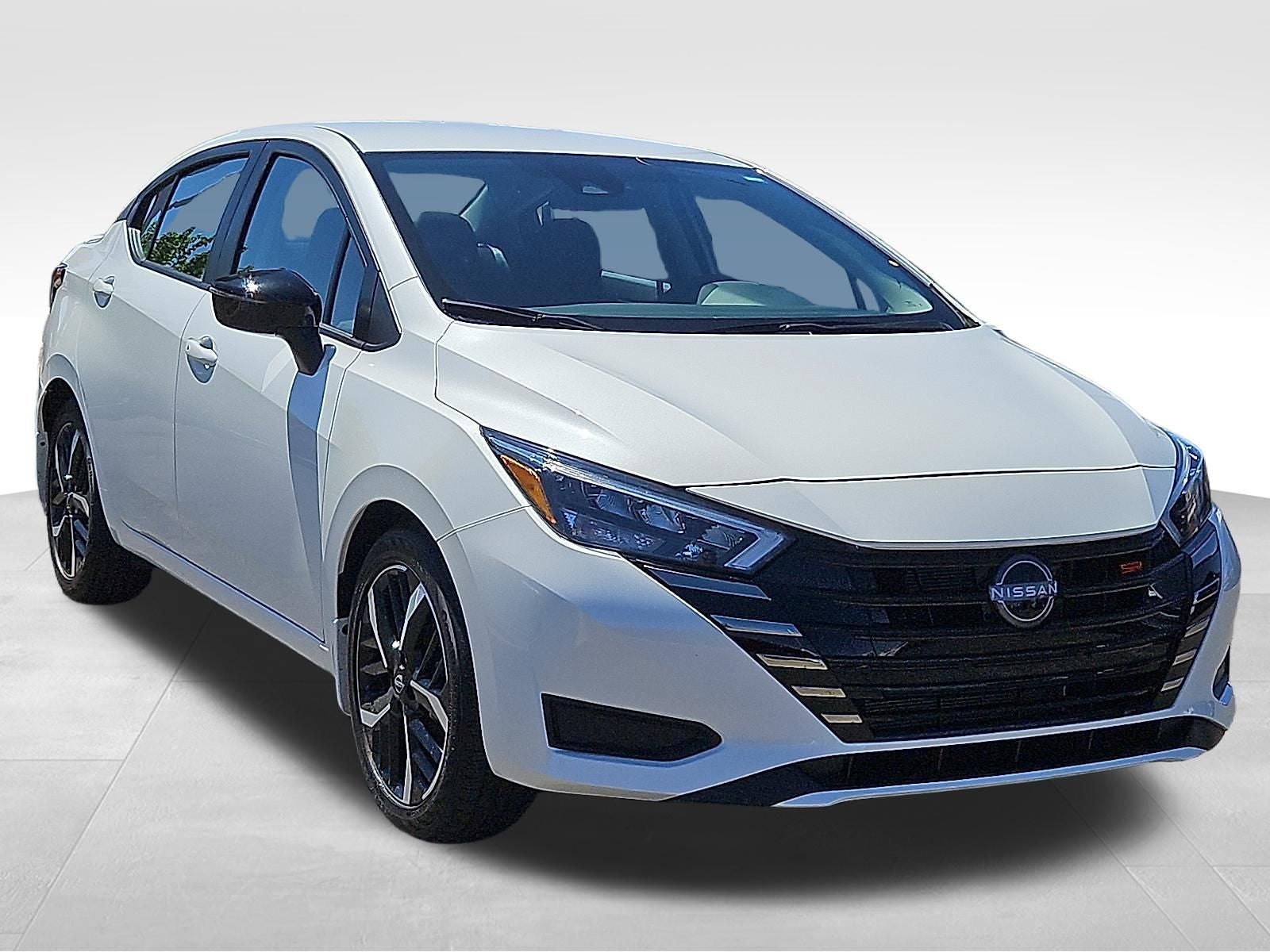 2025 Nissan Versa 1.6 SR